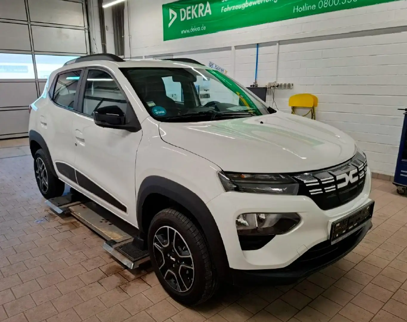 Dacia Spring 45 ExpressionPaket Navi - Kamera Weiß - 1