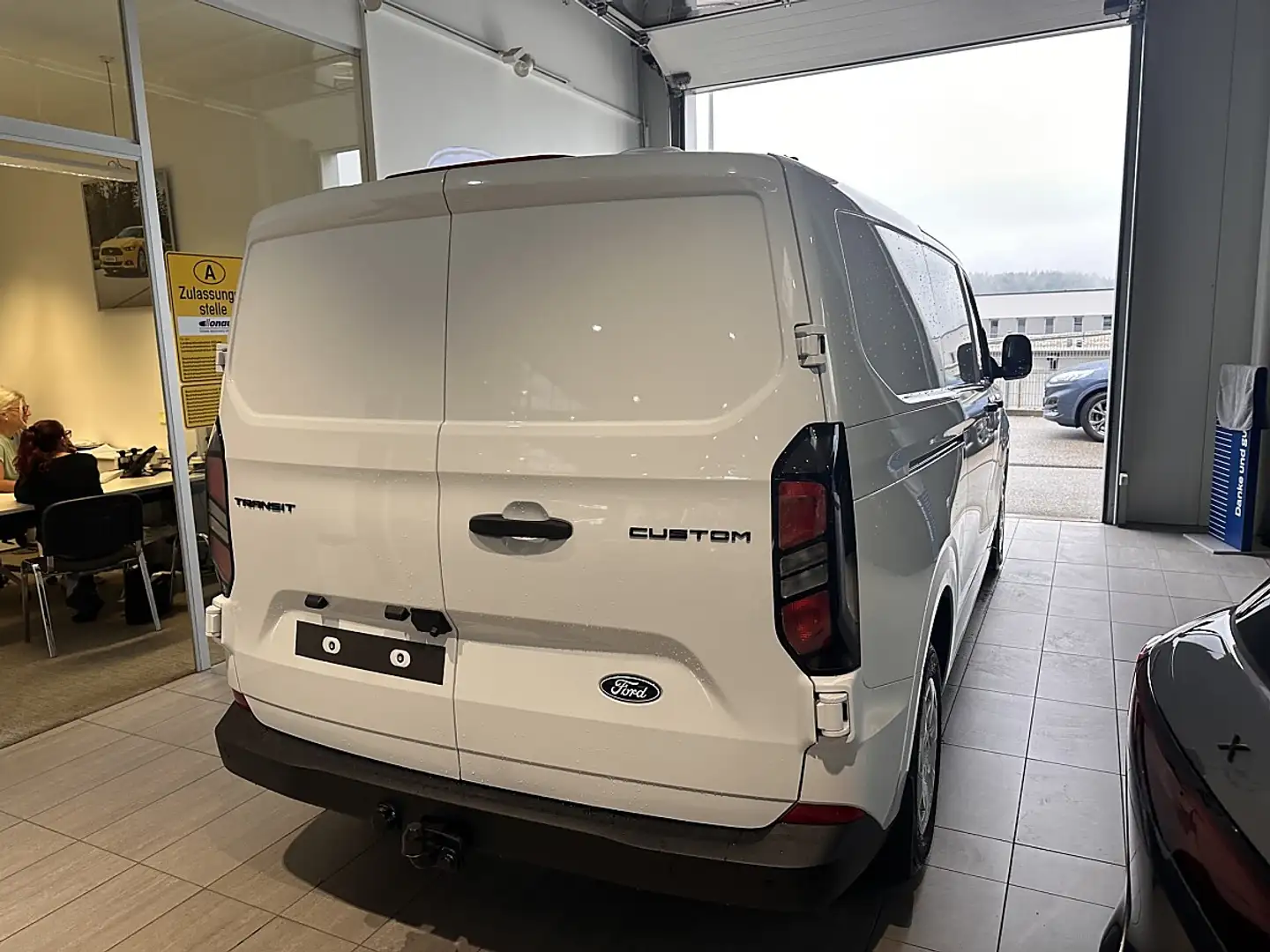 Ford Transit Custom Kasten 2,0 EcoBlue L2H1 320 Trend Weiß - 2