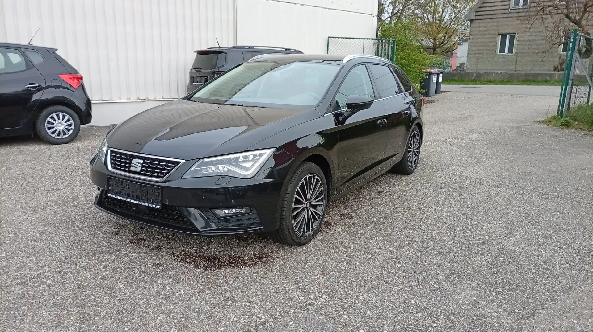 SEAT Leon 1.6 TDI Xcellence Schwarz - 1