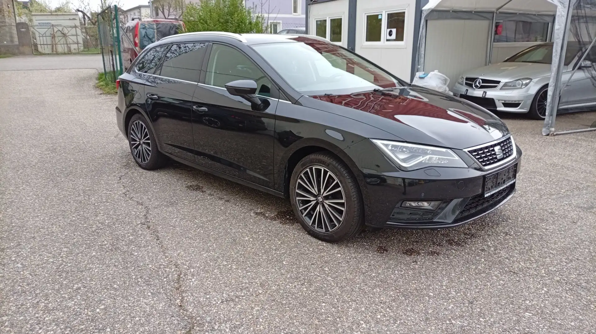 SEAT Leon 1.6 TDI Xcellence Schwarz - 2