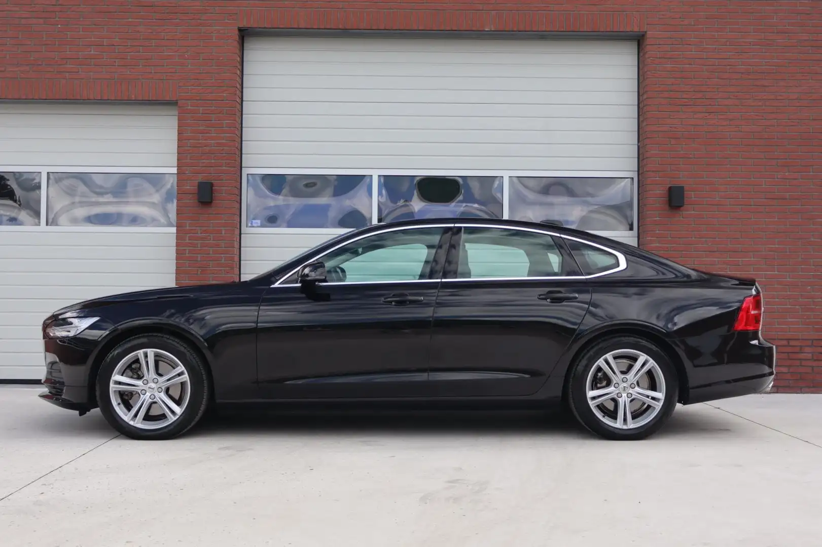 Volvo S90 2.0 T5 254pk Momentum - Leder - Pilot Assist - Ada Zwart - 2