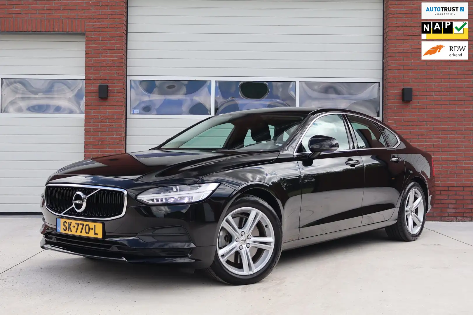 Volvo S90 2.0 T5 254pk Momentum - Leder - Pilot Assist - Ada Zwart - 1