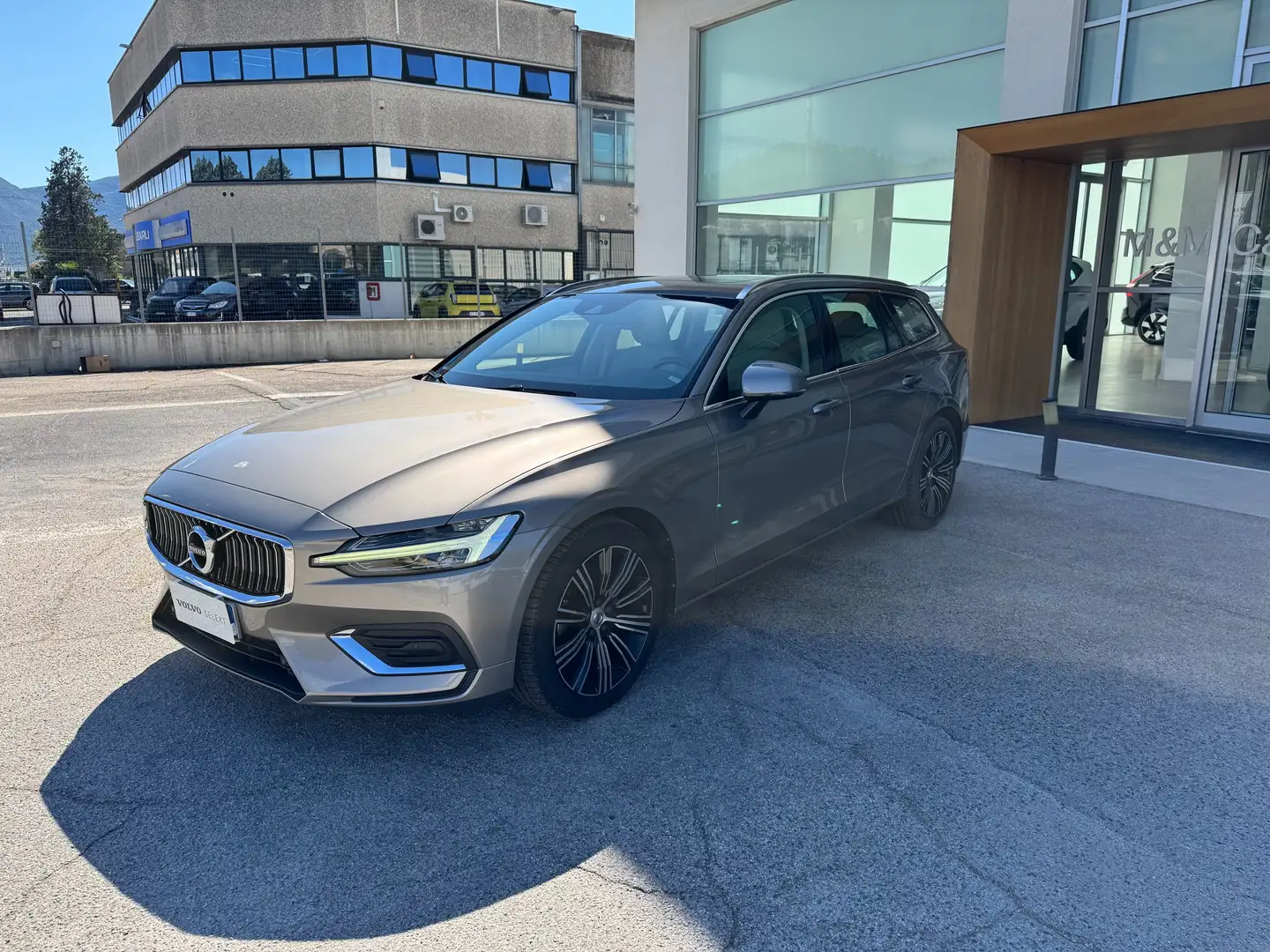 Volvo V60 V60 2.0 d3 Inscription geartronic N1 AUTOCARRO Gris - 1