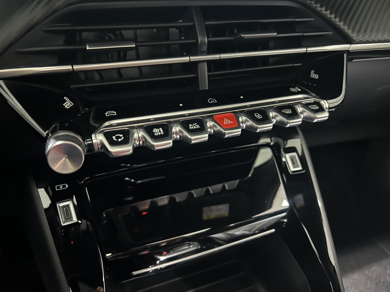 Peugeot e-2008 EV GT 54 kWh | Panoramadak | Elek. Verstelbare Bes — photo 15