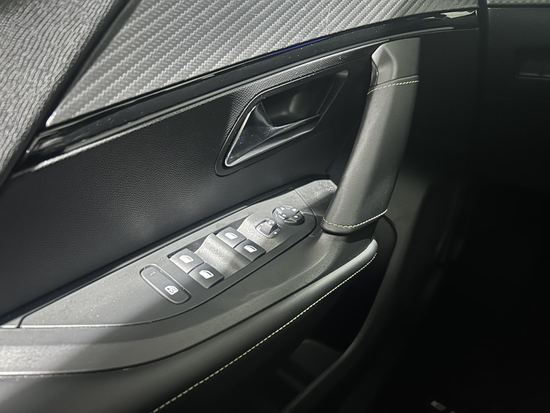 Peugeot e-2008 EV GT 54 kWh | Panoramadak | Elek. Verstelbare Bes — photo 14