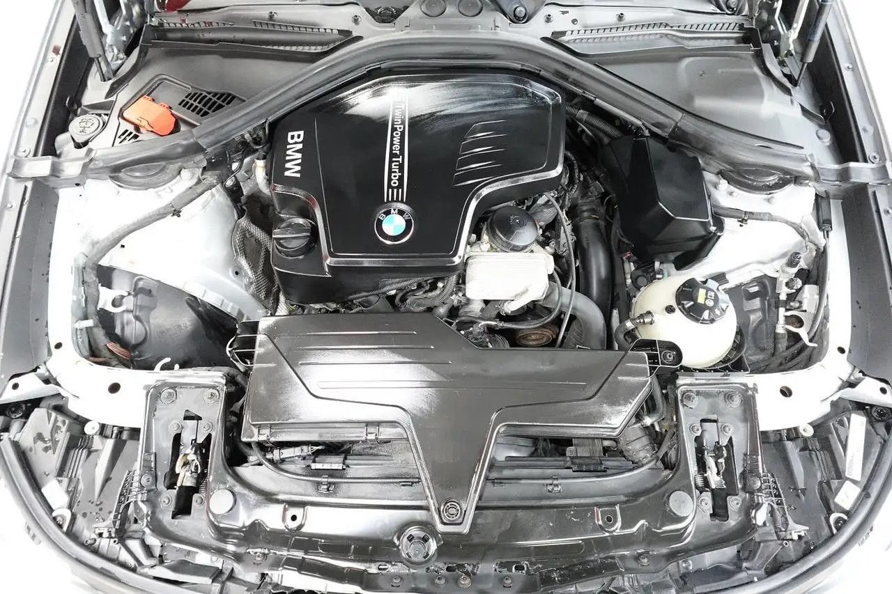BMW 3 Series снимка BMW 3 Series