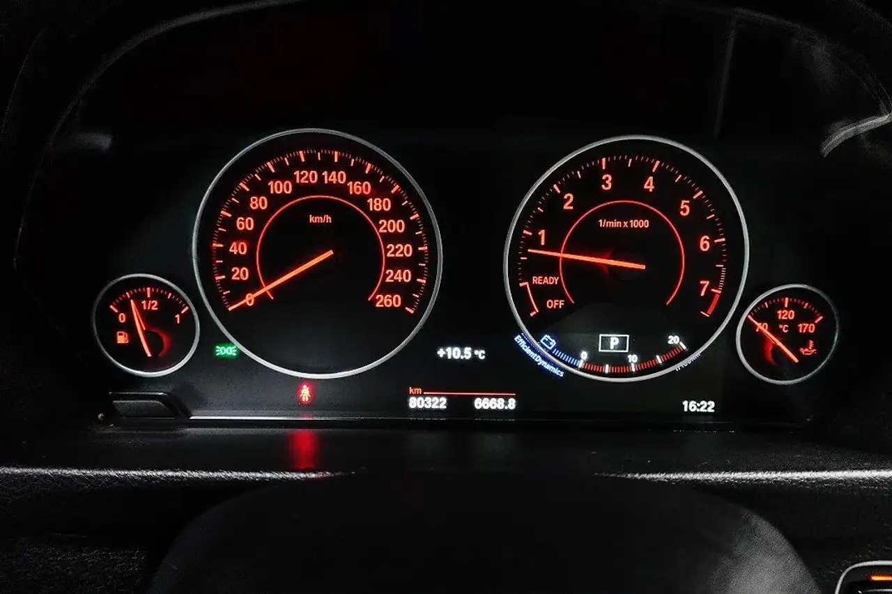 BMW 3 Series снимка BMW 3 Series