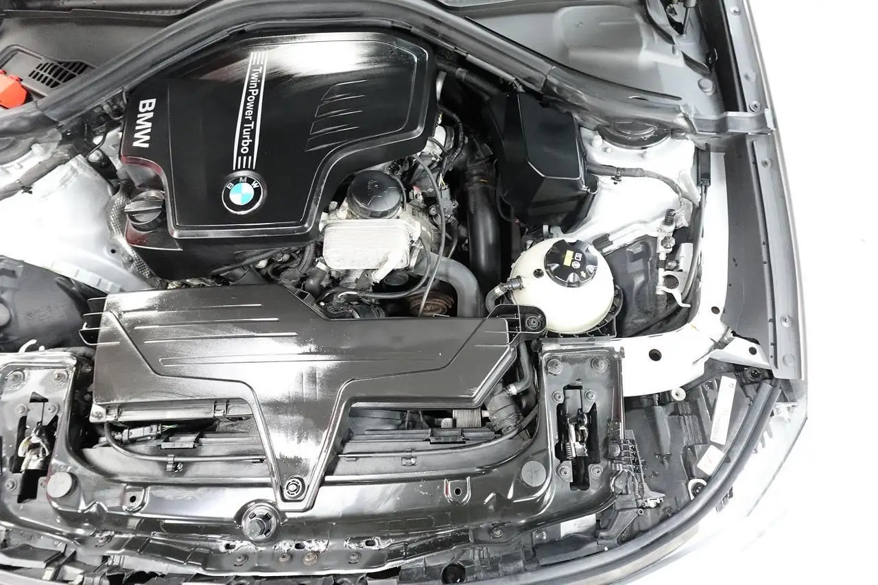 BMW 3 Series снимка BMW 3 Series