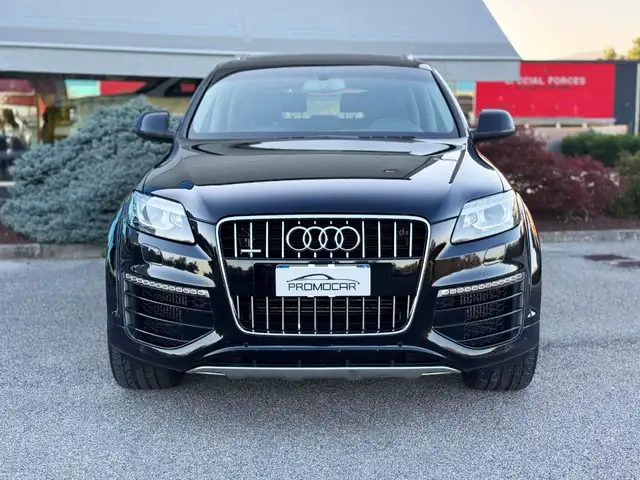 Audi Q7 view 2