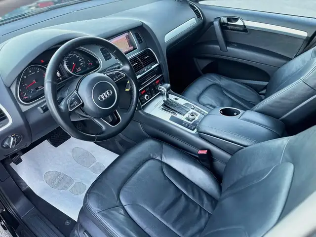 Audi Q7 view 7