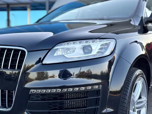 Audi Q7 view 19