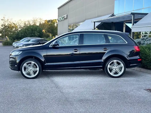 Audi Q7 view 17