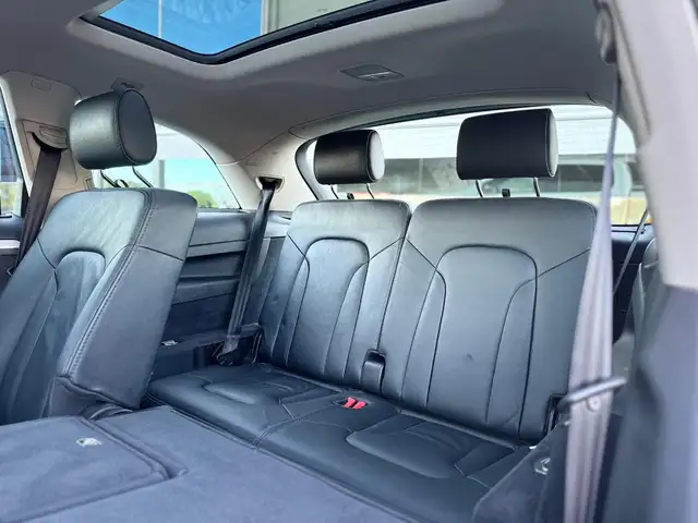 Audi Q7 view 10