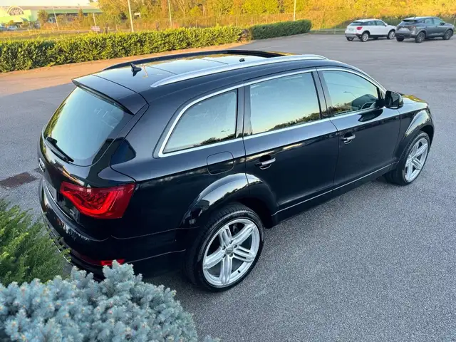 Audi Q7 view 4