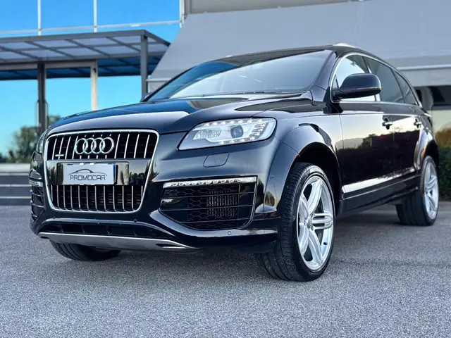 Audi Q7 view 21