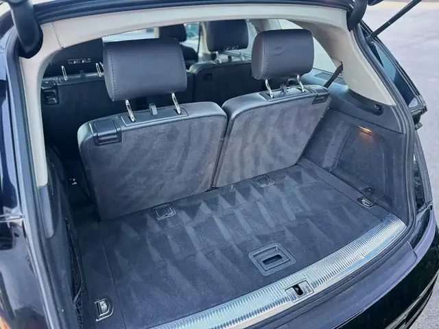 Audi Q7 view 24