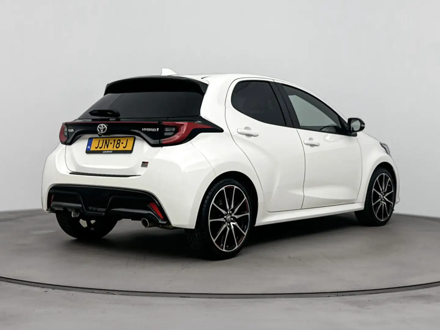 Toyota Yaris 1.5 Hybrid GR-Sport Limited | JBL-Audio | Stoelver Wit - 2