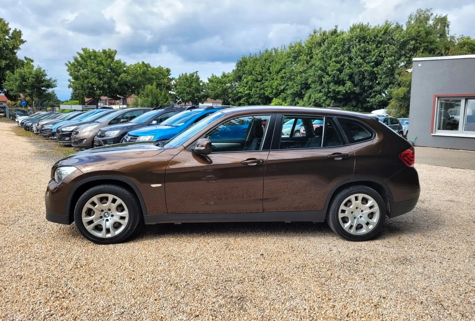 BMW X1 Baureihe 18d xDrive*SR+LMF*WR*AHK*Navi*Klima* Braun - 2