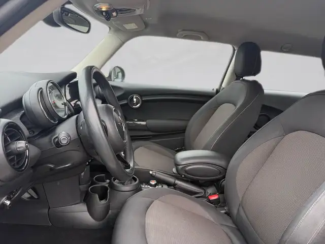 Mini Hatch view 12