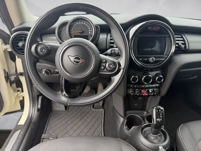 Mini Hatch view 11