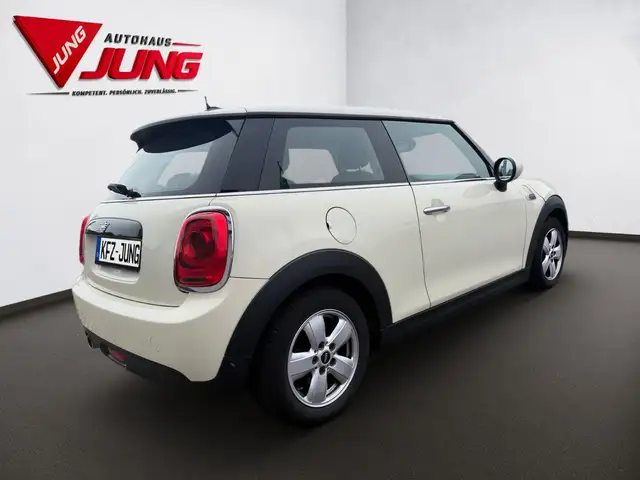 Mini Hatch view 5