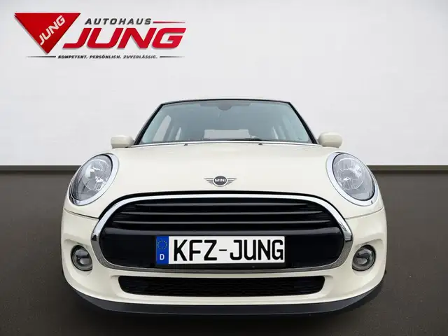 Mini Hatch view 8