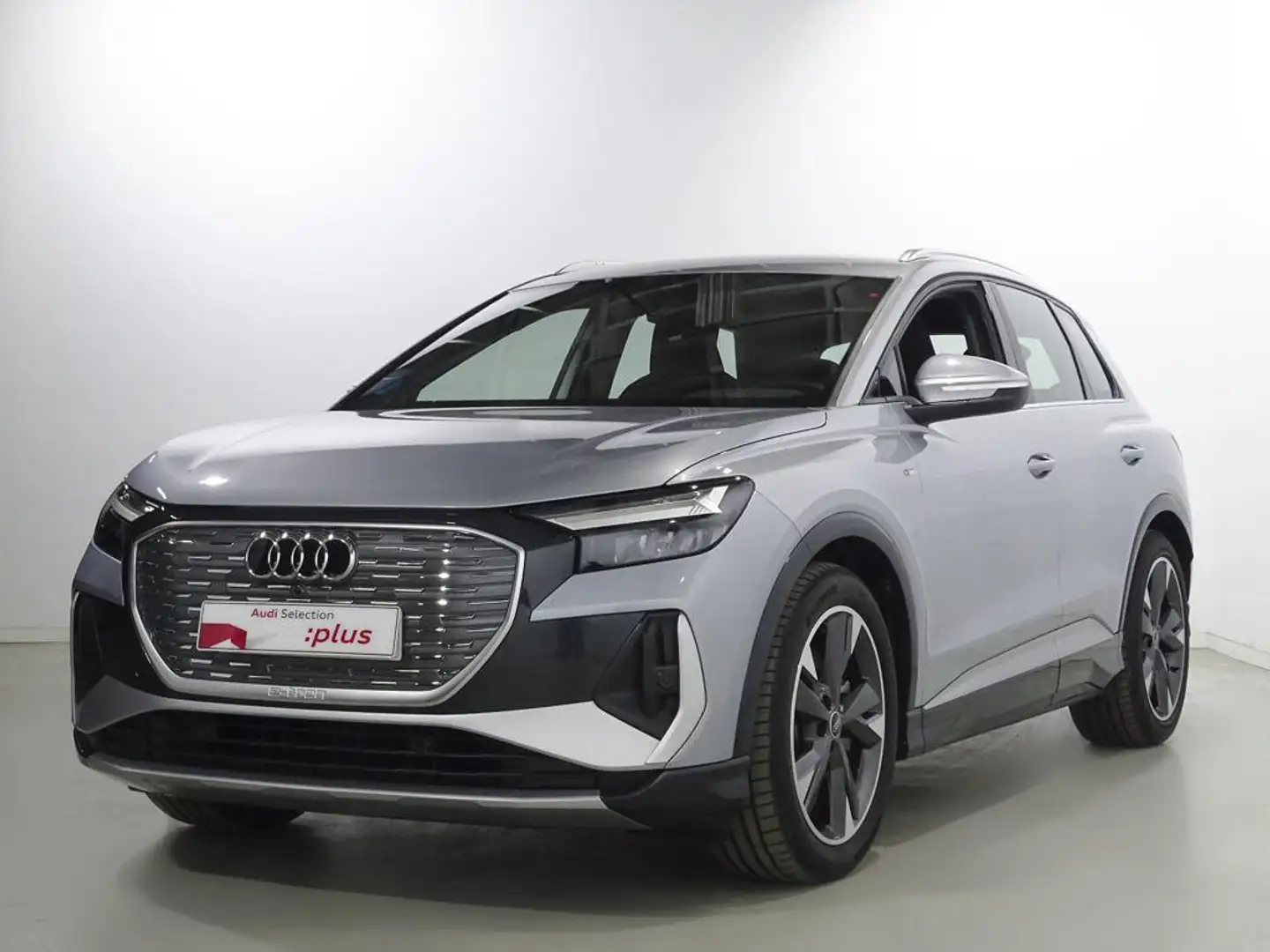 Audi Q4 e-tron 40 S Line 82KWh Silber - 1