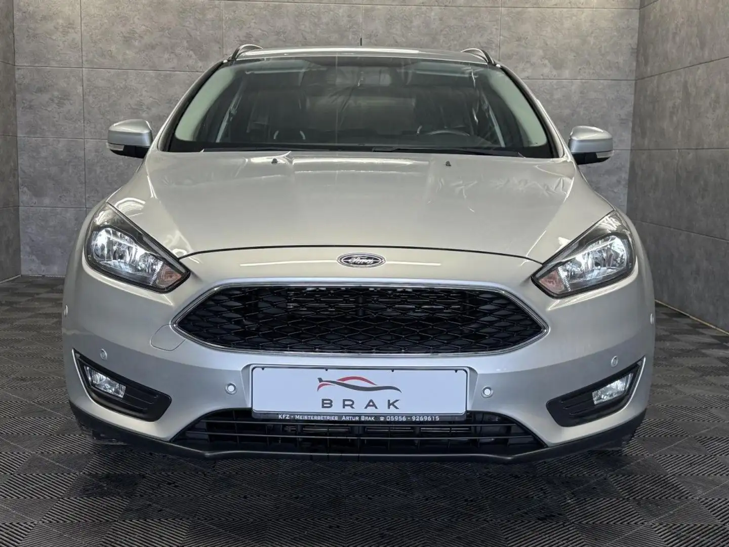 Ford Focus Turnier Cool & Connect NAVI*ZAHN NEU*AHK Plateado - 2
