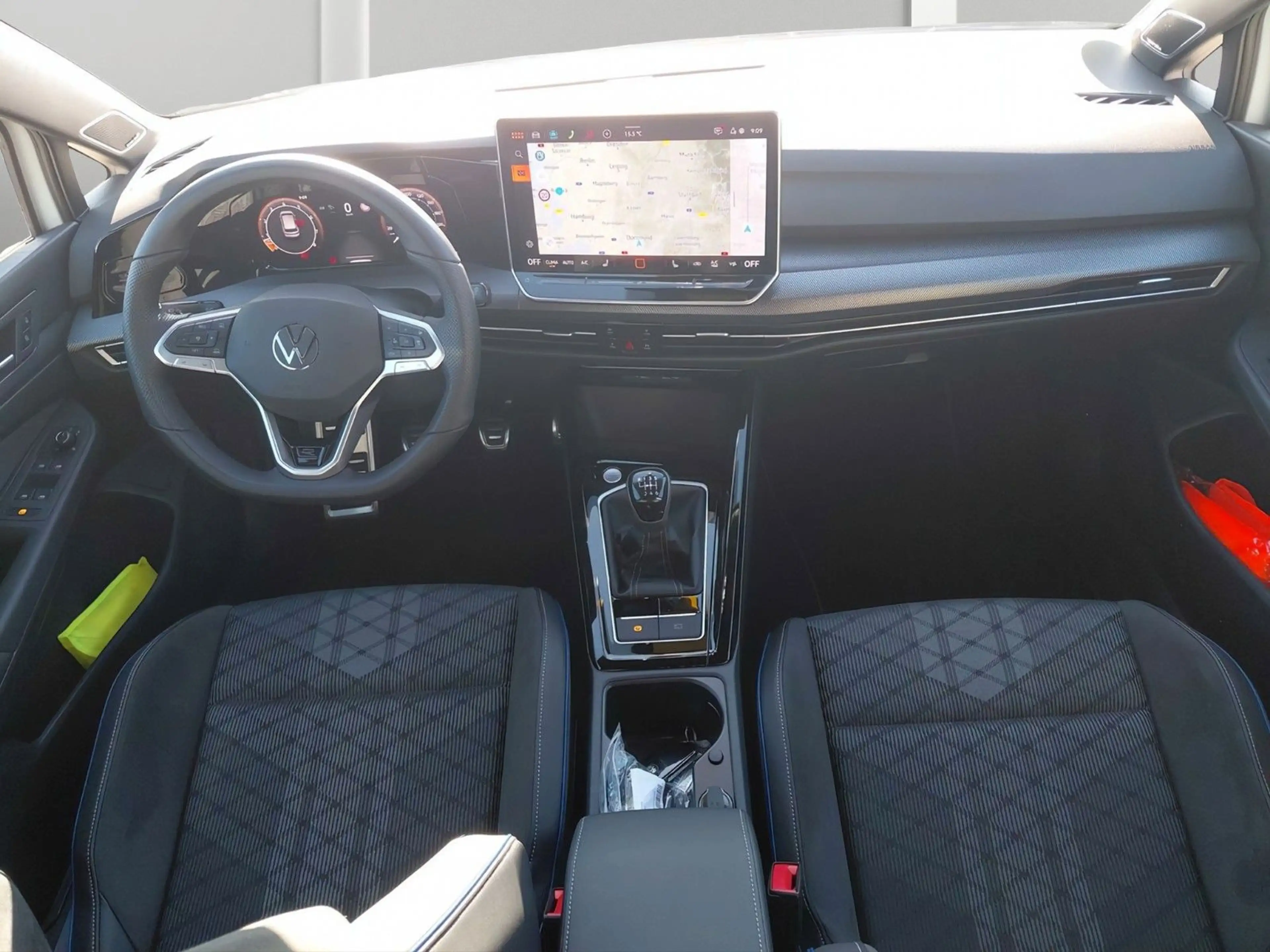 Volkswagen Golf Lim. 1.5 TSI R-Line T.Leder Panor StHz RFK H&K — photo 9
