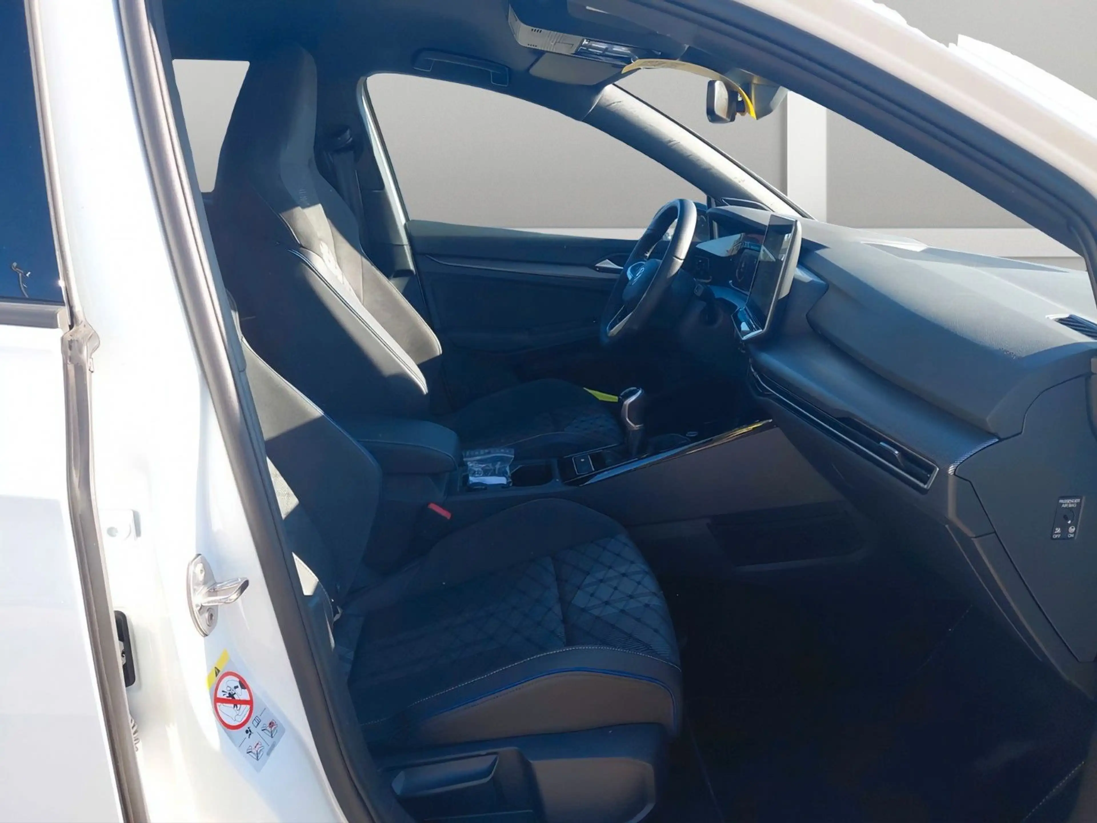 Volkswagen Golf Lim. 1.5 TSI R-Line T.Leder Panor StHz RFK H&K — photo 10