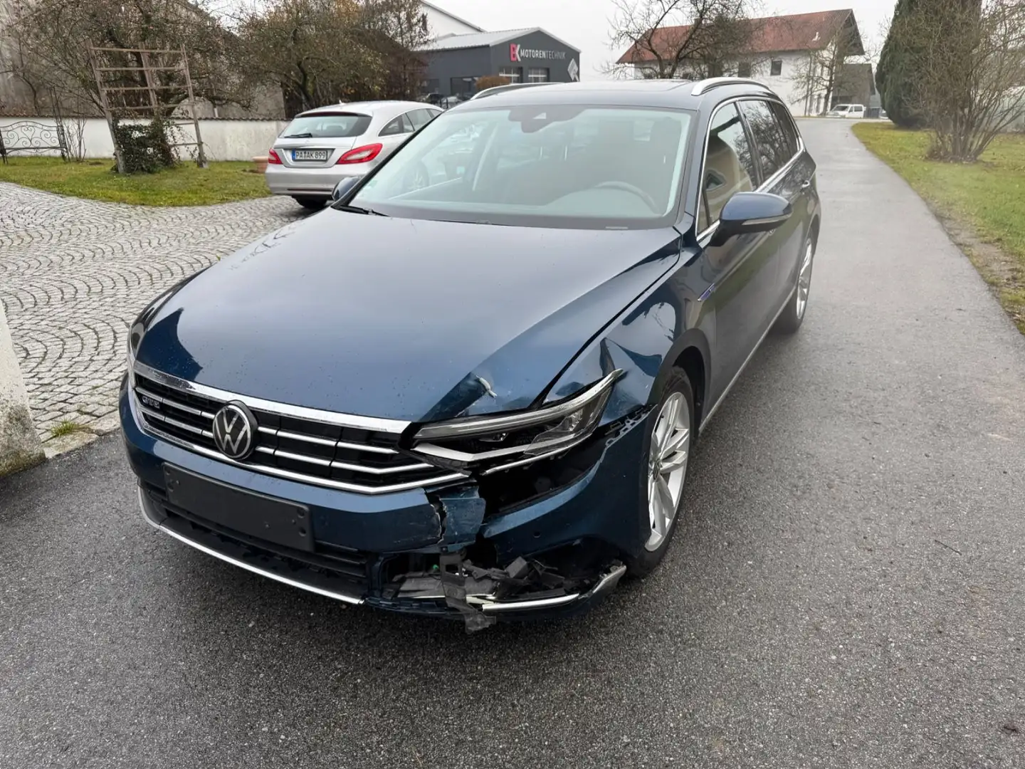 Volkswagen Passat Variant GTE *AHK*PANORAM*LED MATRIX*ALCAN Bleu - 2