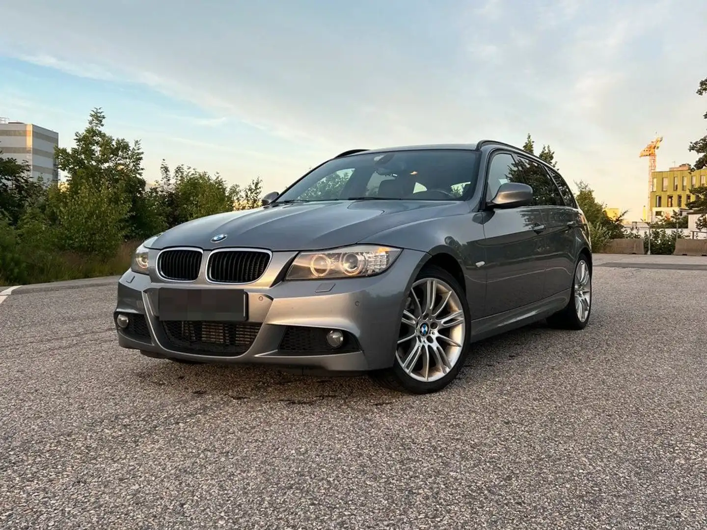 BMW 320 320d xDrive DPF Touring Aut. siva - 2