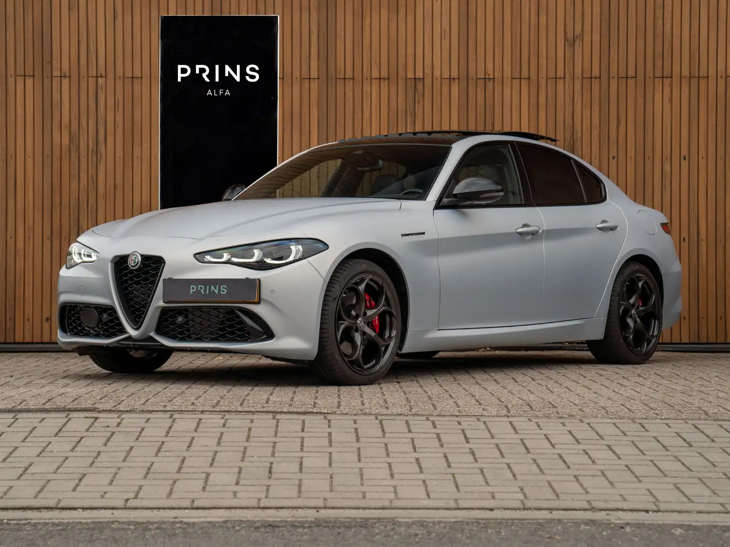 Alfa Romeo Giulia 2.0T 280pk Q4 Competizione | MY24 | Pano-dak | Har Wit - 1