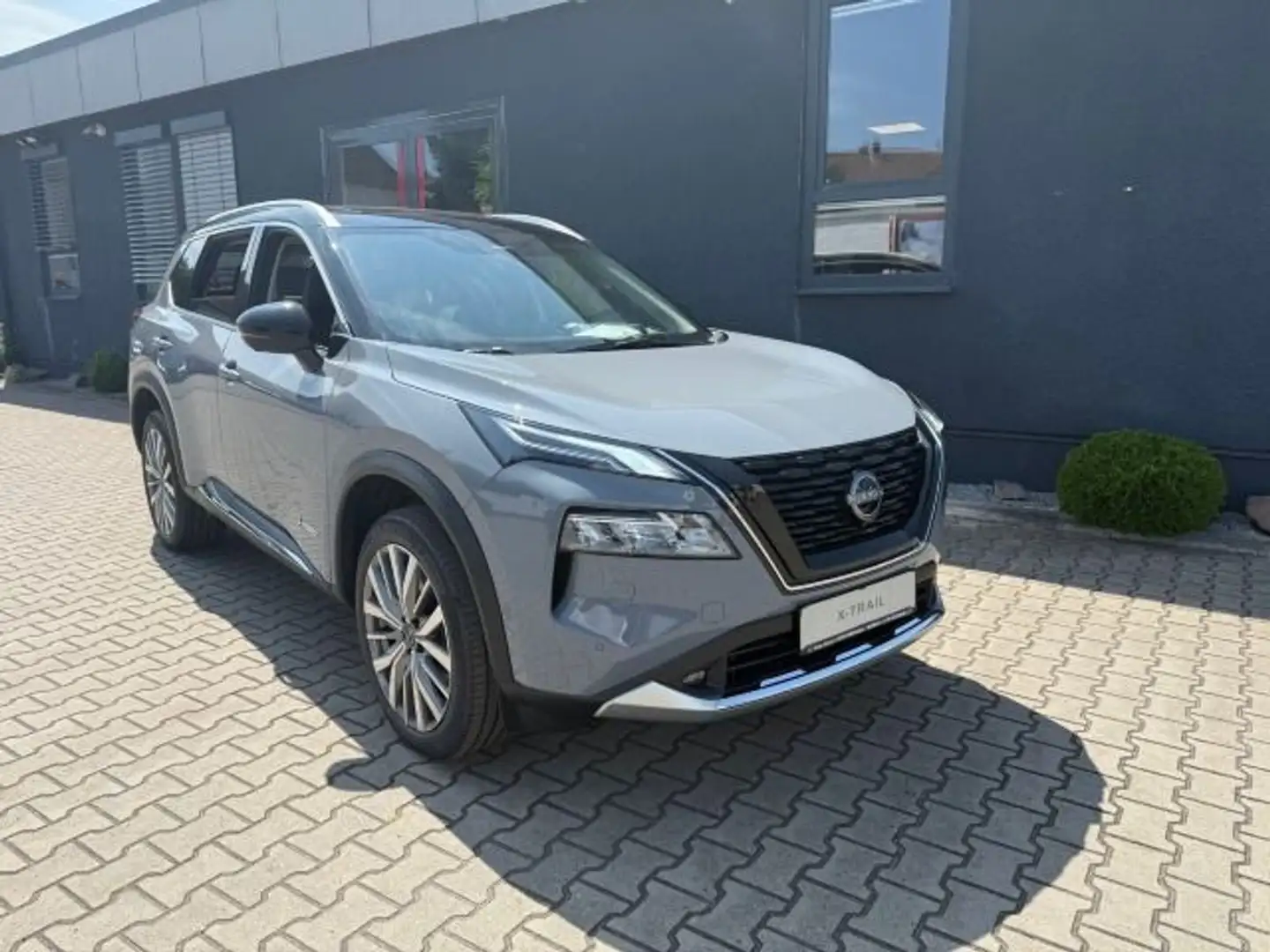 Nissan X-Trail 1,5 VC-T e-Power e-4orce Tekna+  Allrad, Grau - 2