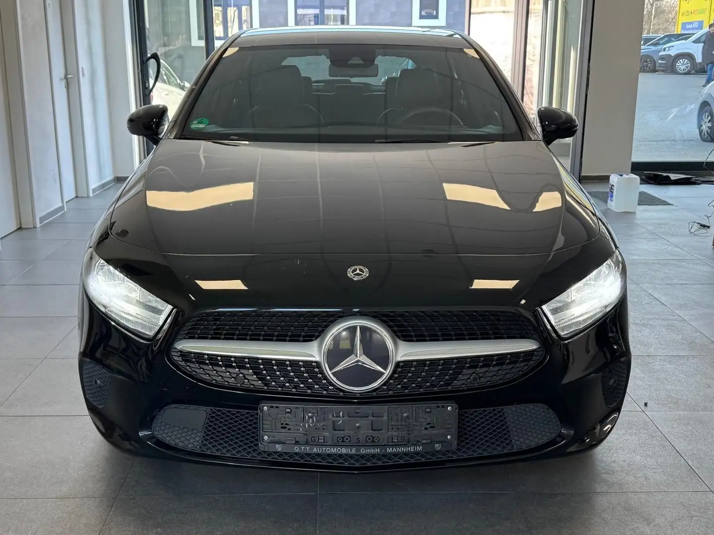 Mercedes-Benz A 200 d-Navi-Kamera-Teilleder-SHZ-KeylessGo- Noir - 2