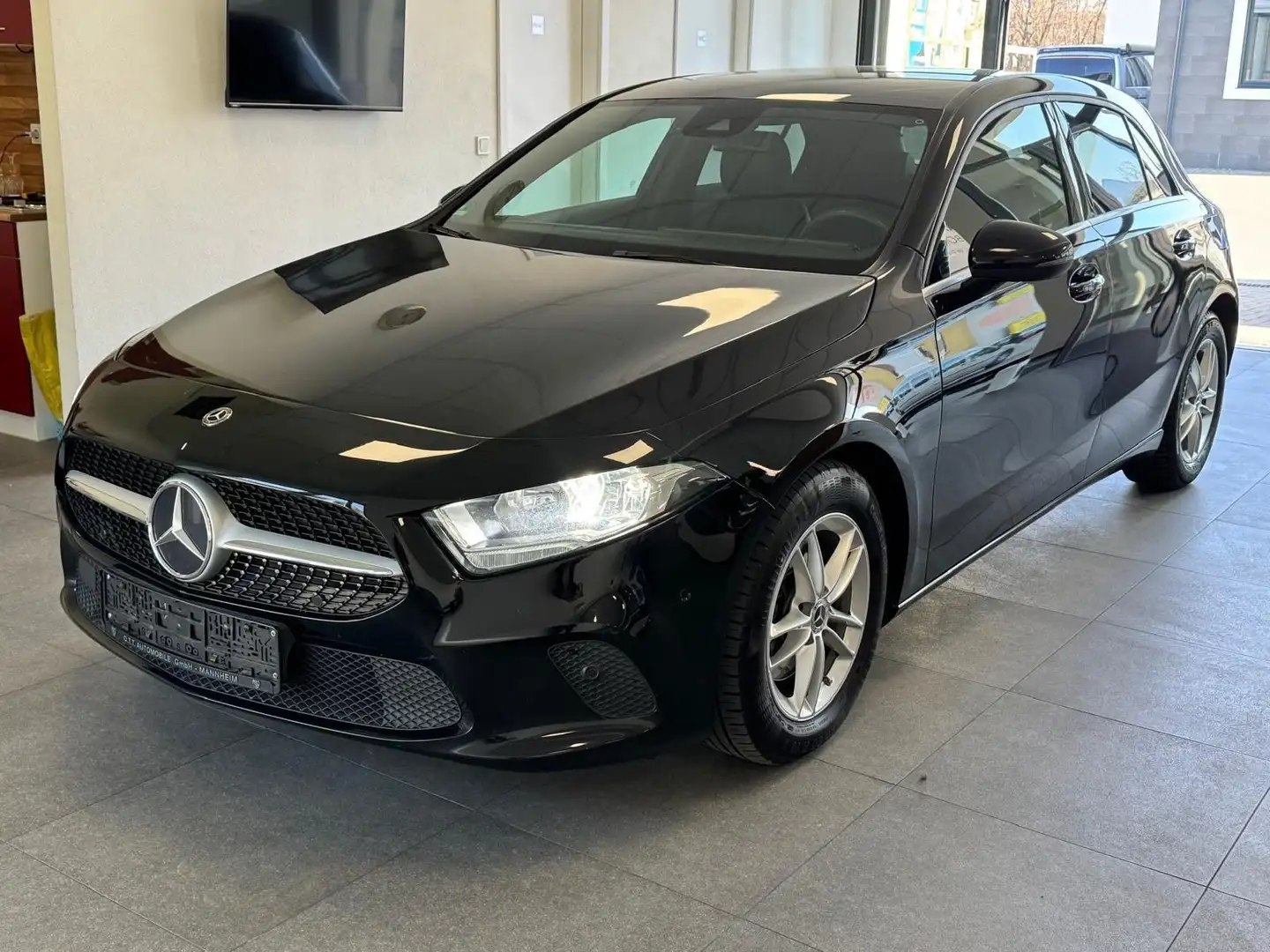 Mercedes-Benz A 200 d-Navi-Kamera-Teilleder-SHZ-KeylessGo- Noir - 1