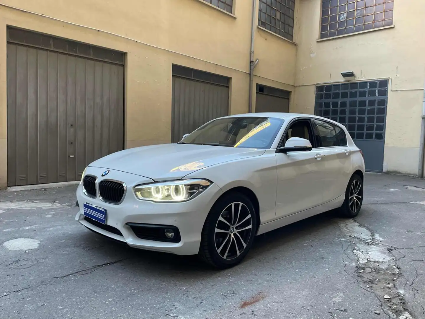 BMW 118 i LUXURY NAVI-PELLE-LED!!! OK NEO PATENTATI Weiß - 1