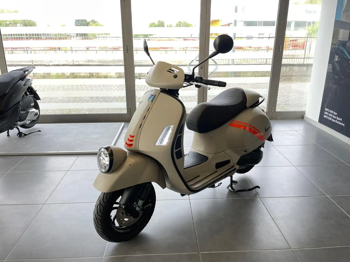 Vespa GTV 300 UNICO PROPRIETARIO, GARANZIA VESPA, SOLO 2.000KM! Beige - 1
