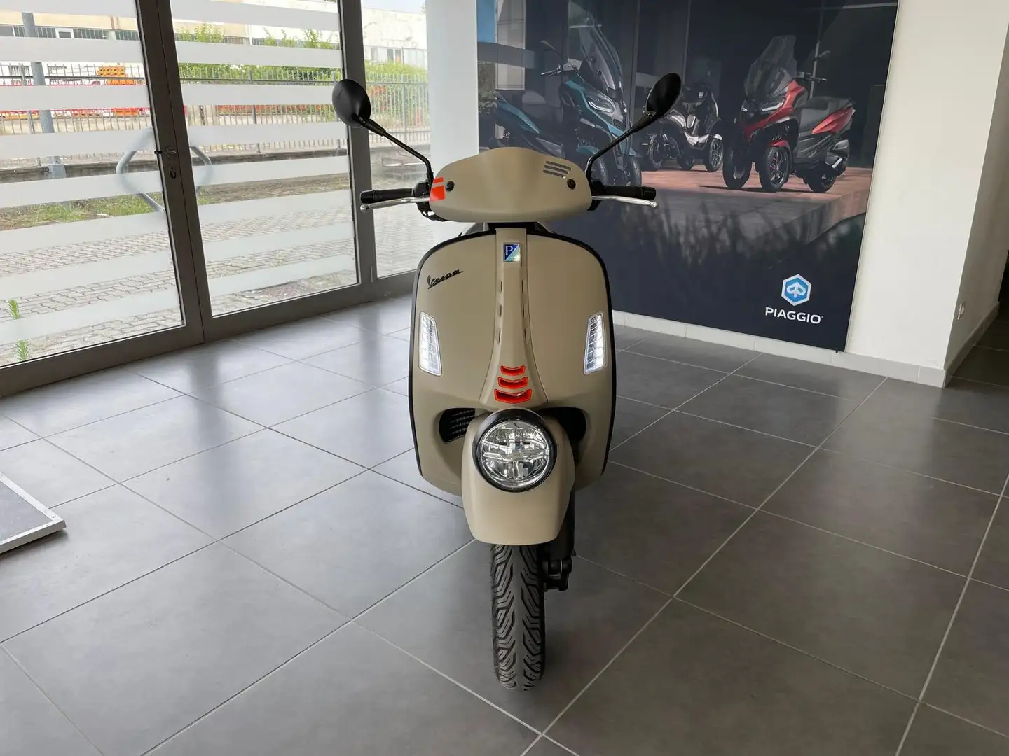 Vespa GTV 300 UNICO PROPRIETARIO, GARANZIA VESPA, SOLO 2.000KM! Beige - 2