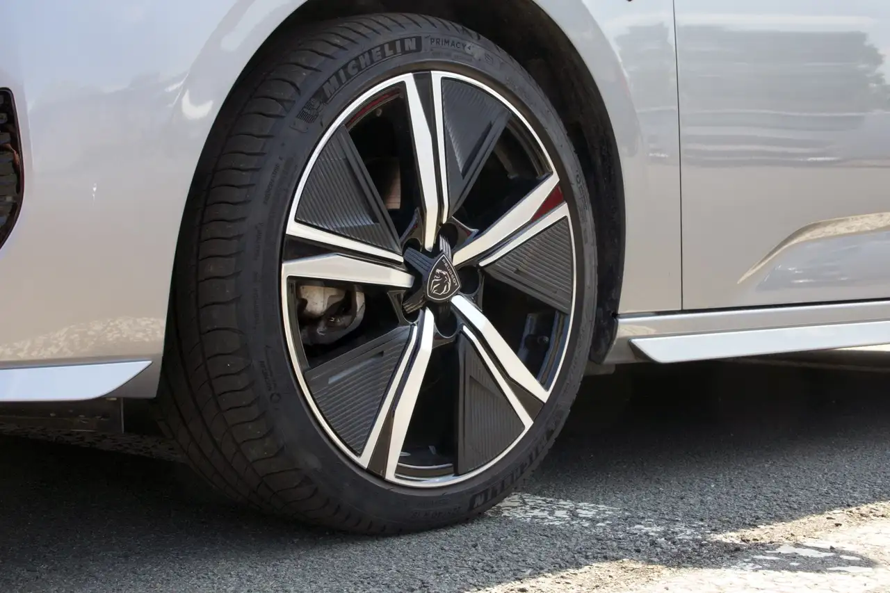 Peugeot 308 SW GT BENZINE 130PK EAT8 6