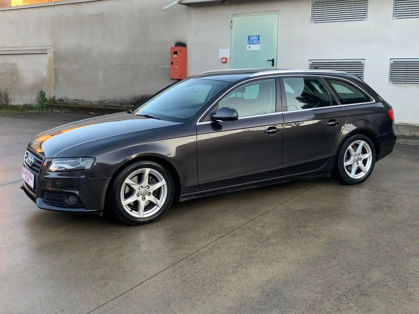Audi A4 AVANT S-LINE MANUALE 143CV!!! Grigio - 2