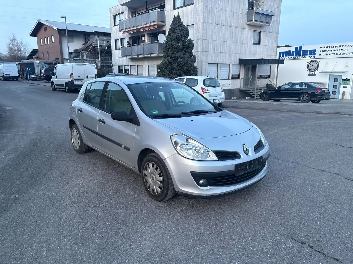 Renault Clio III Expression Grau - 2