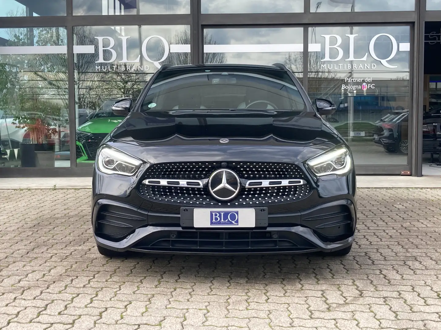 Mercedes-Benz GLA 200 d Premium auto Black - 2