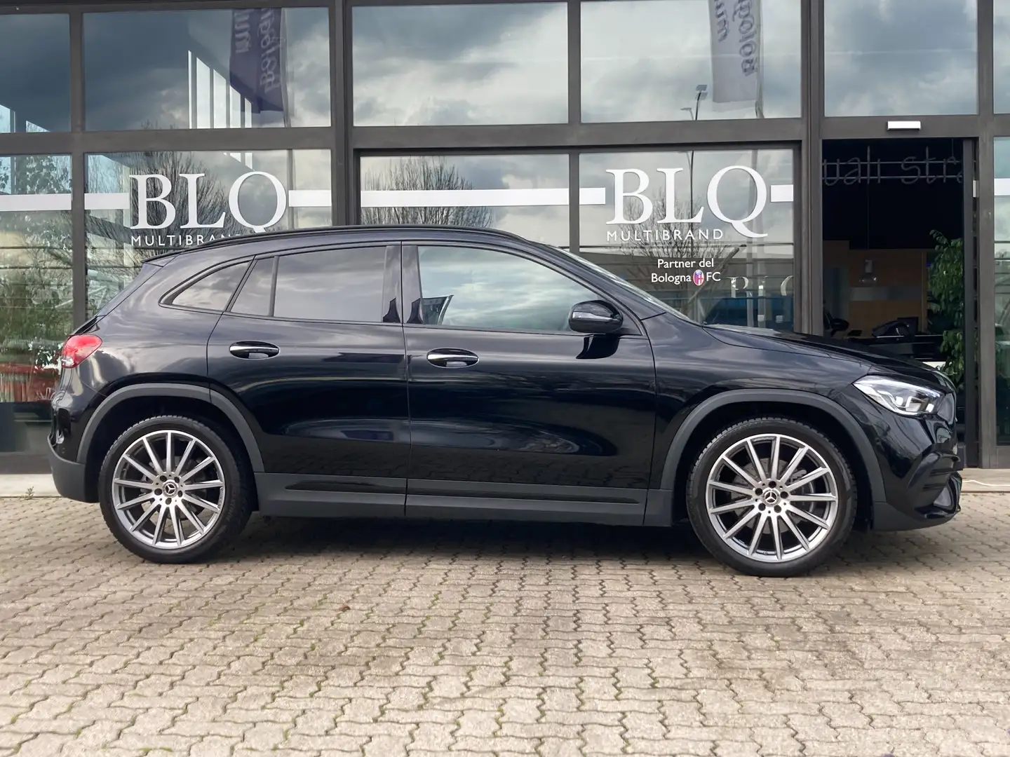 Mercedes-Benz GLA 200 d Premium auto Noir - 1