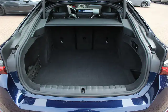 BMW I4 view 17