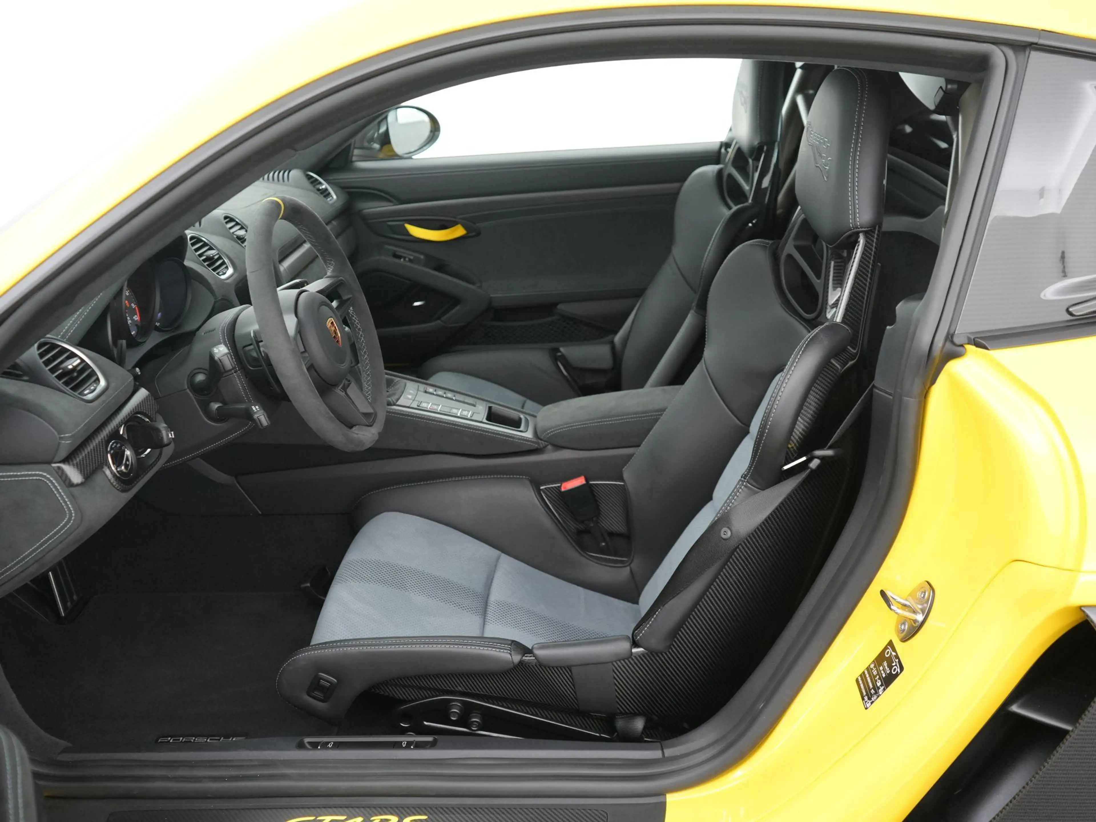 Porsche 718 GT4 RS — photo 12