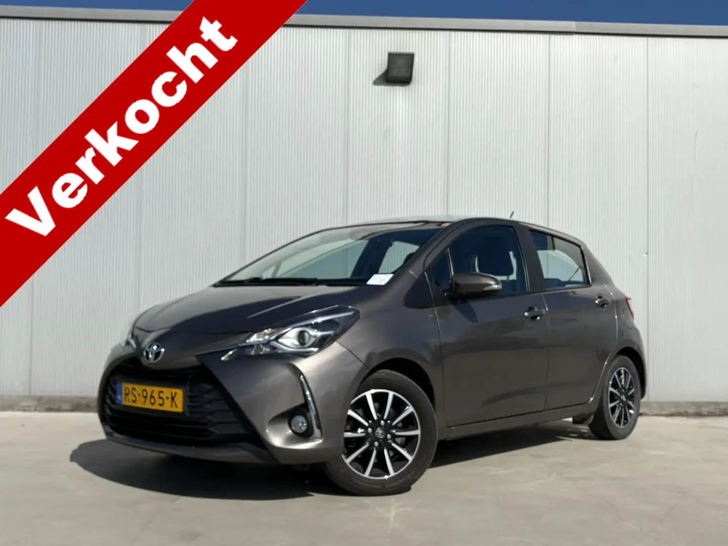 Toyota Yaris 1.5 VVT-i Aspiration GERESERVEERD | Trekhaak Grijs - 1
