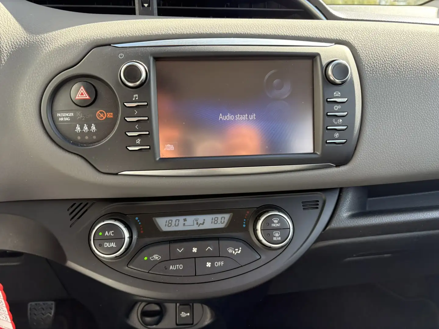 Toyota Yaris 1.5 VVT-i Aspiration GERESERVEERD | Trekhaak Gris - 2