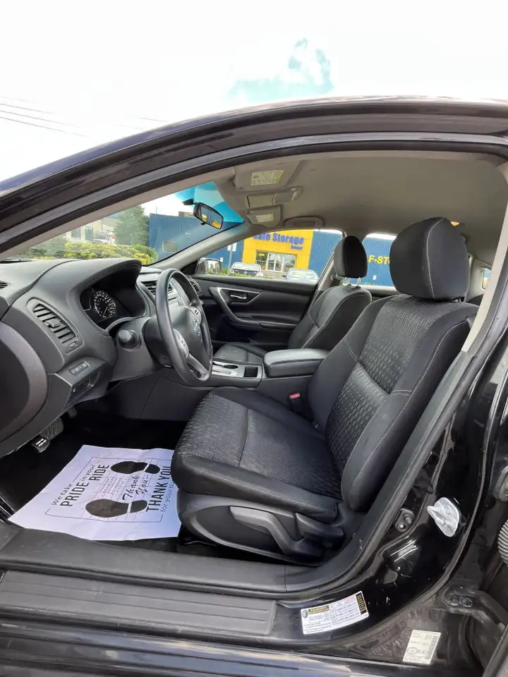 Nissan Altima снимка Nissan Altima
