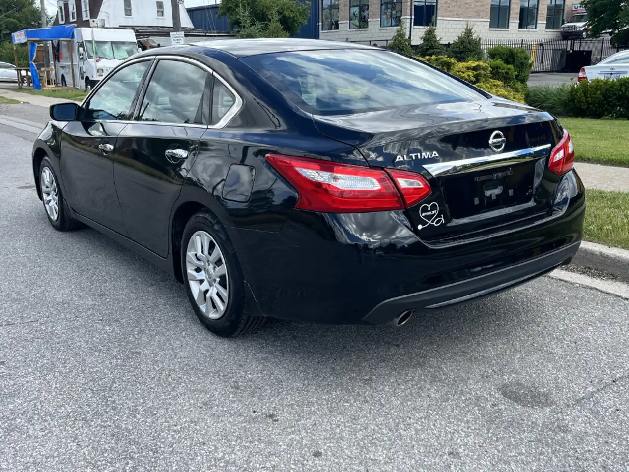 Nissan Altima снимка Nissan Altima